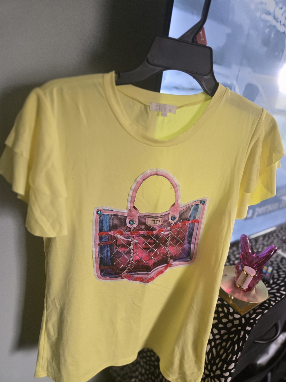chic Yellow Graphic Tee with Pink/Red Handbag Print
